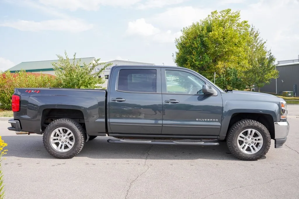 2018 Chevrolet Silverado 1500 LT photo 4