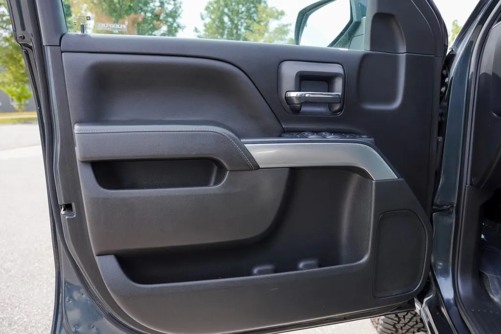 2018 Chevrolet Silverado 1500 LT photo 5