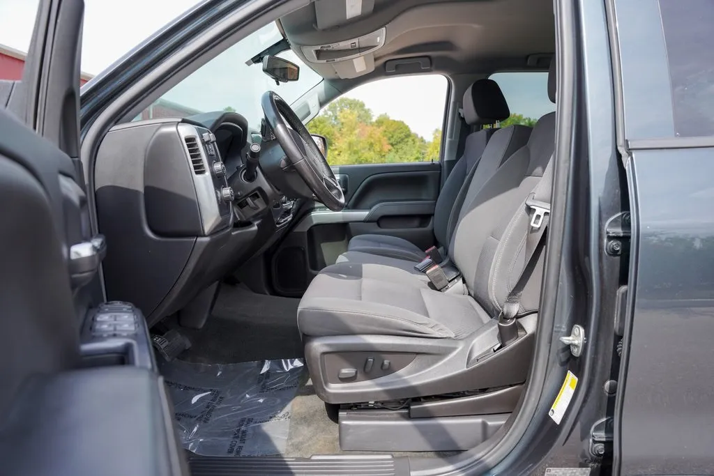 2018 Chevrolet Silverado 1500 LT photo 15