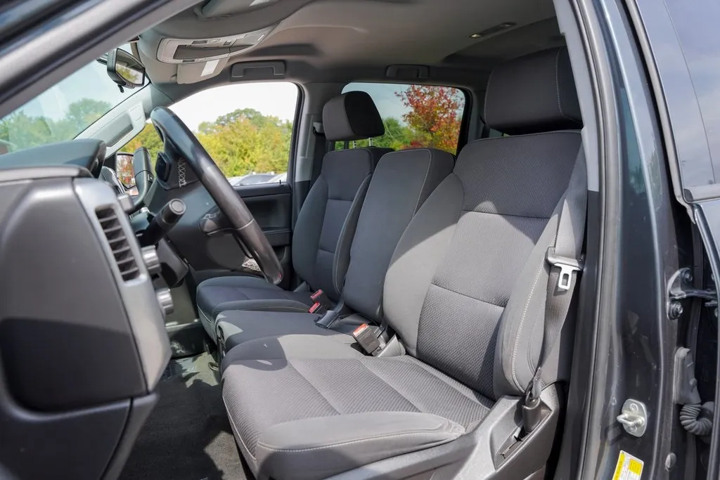 2018 Chevrolet Silverado 1500 LT photo 24