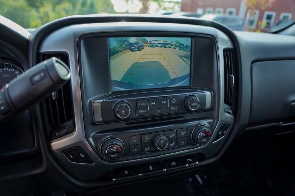 2018 Chevrolet Silverado 1500 LT photo 17