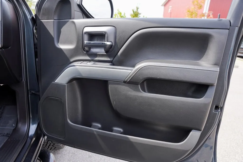 2018 Chevrolet Silverado 1500 LT photo 19