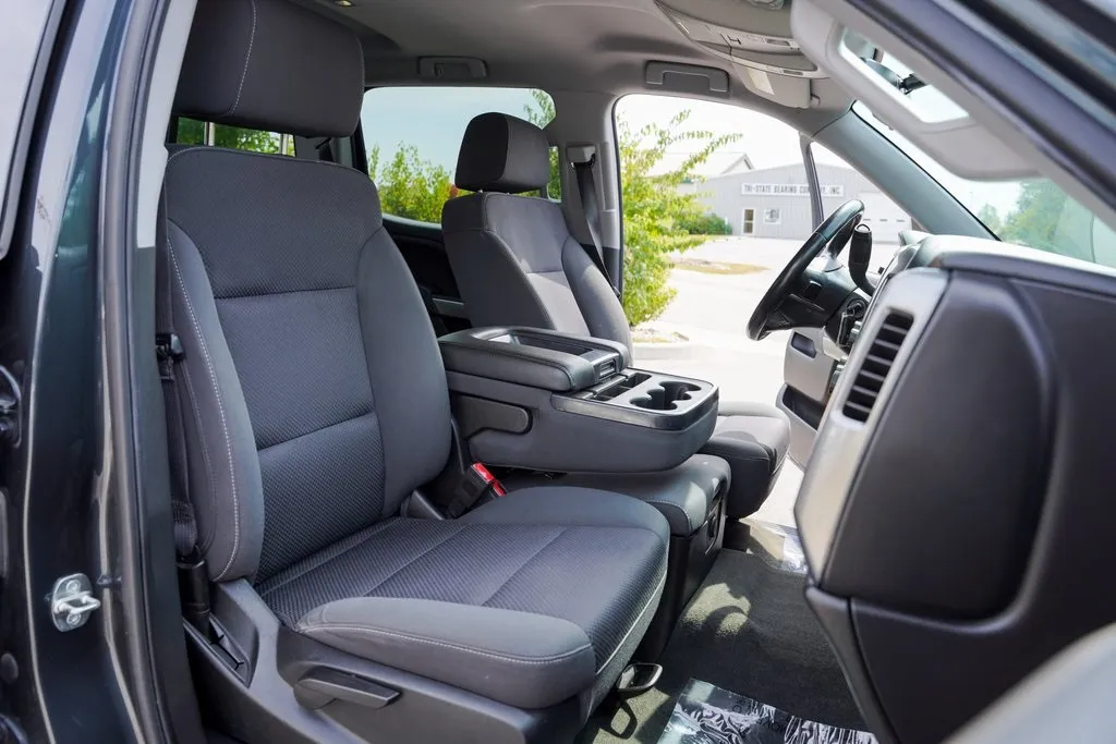 2018 Chevrolet Silverado 1500 LT photo 28