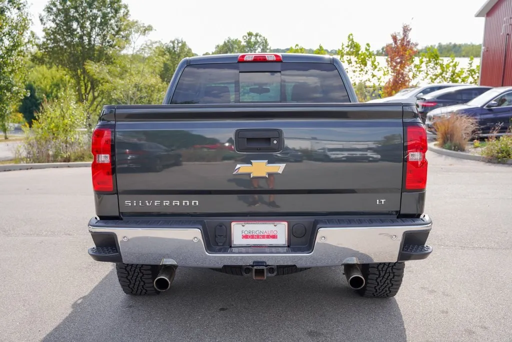 2018 Chevrolet Silverado 1500 LT photo 3