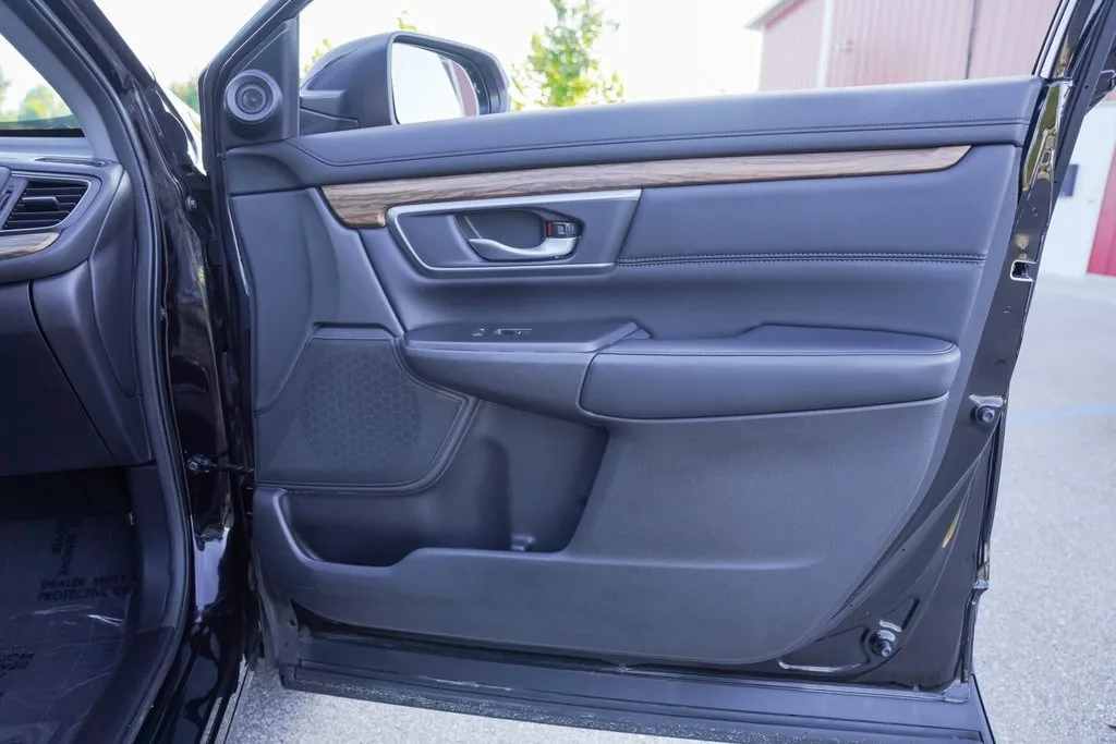 2017 Honda CR-V Touring photo 18