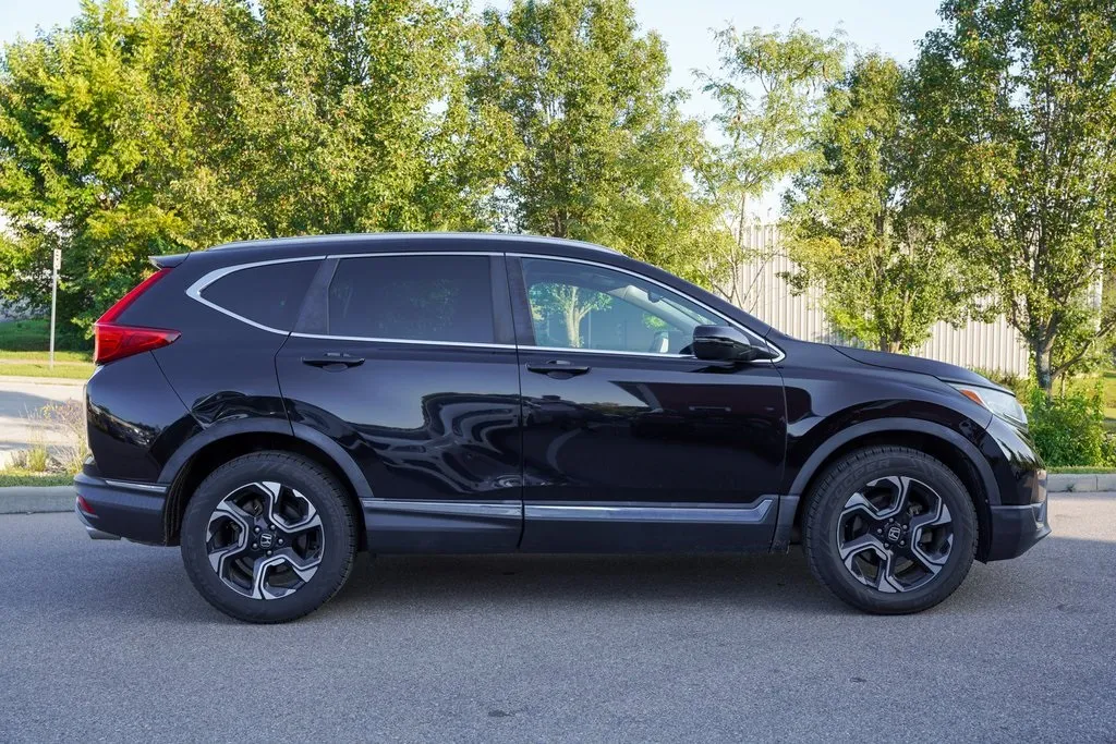 2017 Honda CR-V Touring photo 21