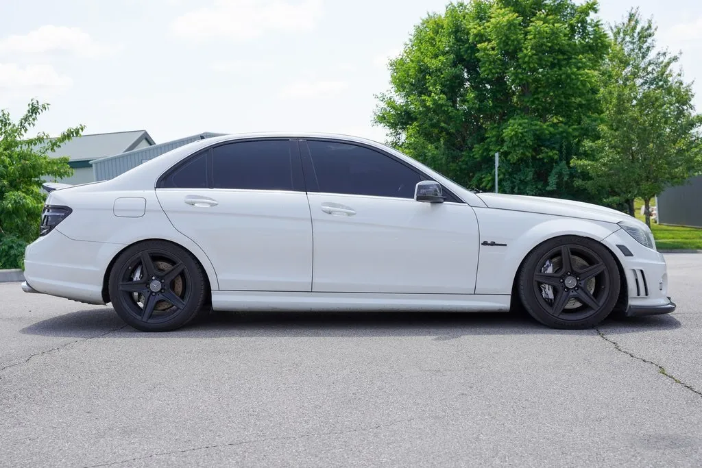 2010 Mercedes Benz C 63 AMG photo 3