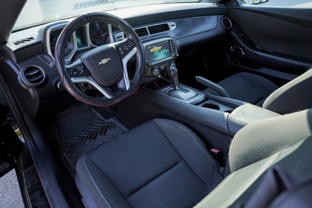 2015 Chevrolet Camaro 1LT photo 21