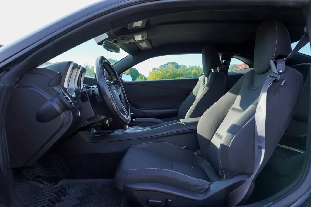 2015 Chevrolet Camaro 1LT photo 13