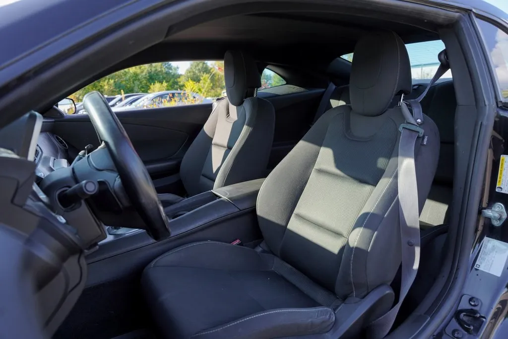 2015 Chevrolet Camaro 1LT photo 22