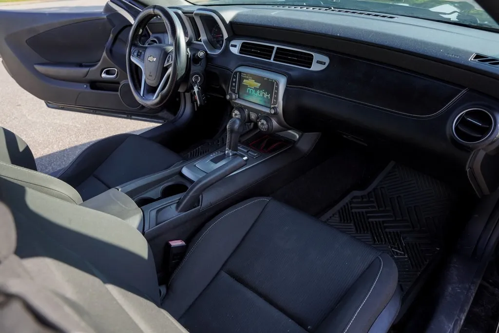 2015 Chevrolet Camaro 1LT photo 16