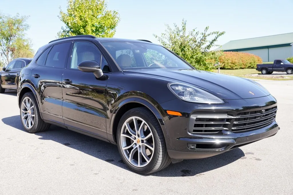 2021 Porsche Cayenne E-Hybrid Base photo 3