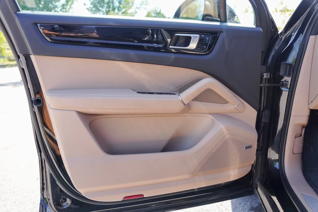 2021 Porsche Cayenne E-Hybrid Base photo 29