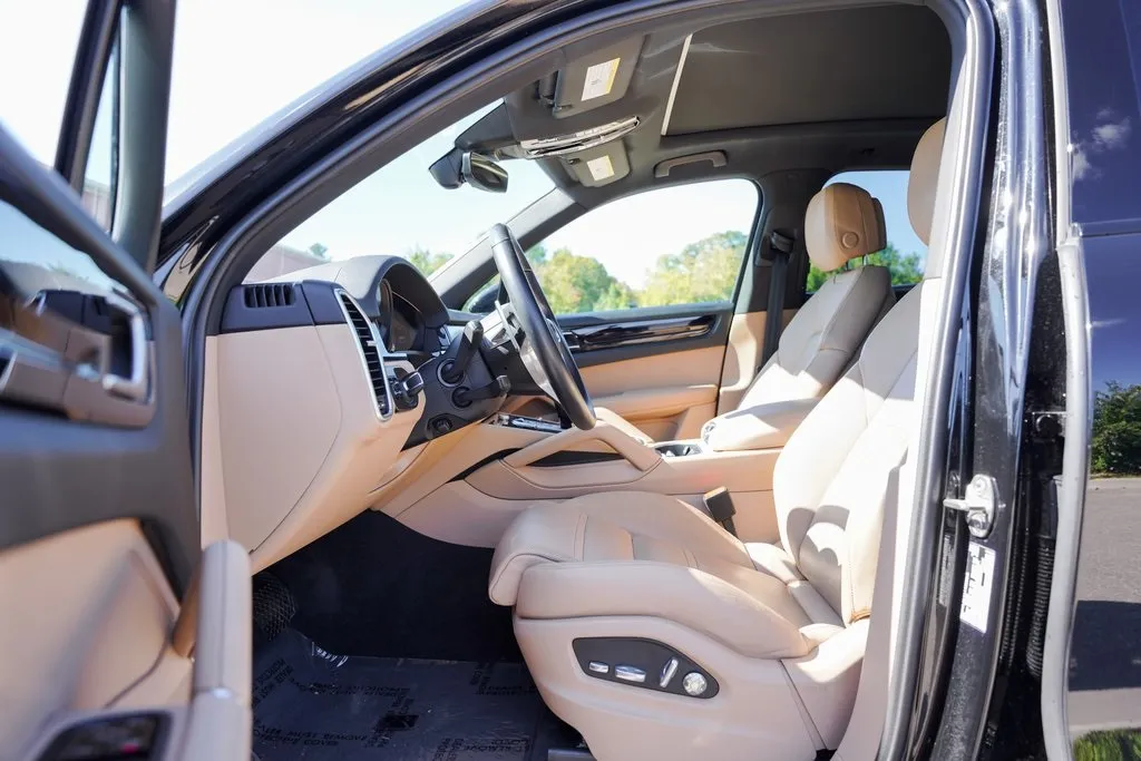2021 Porsche Cayenne E-Hybrid Base photo 30
