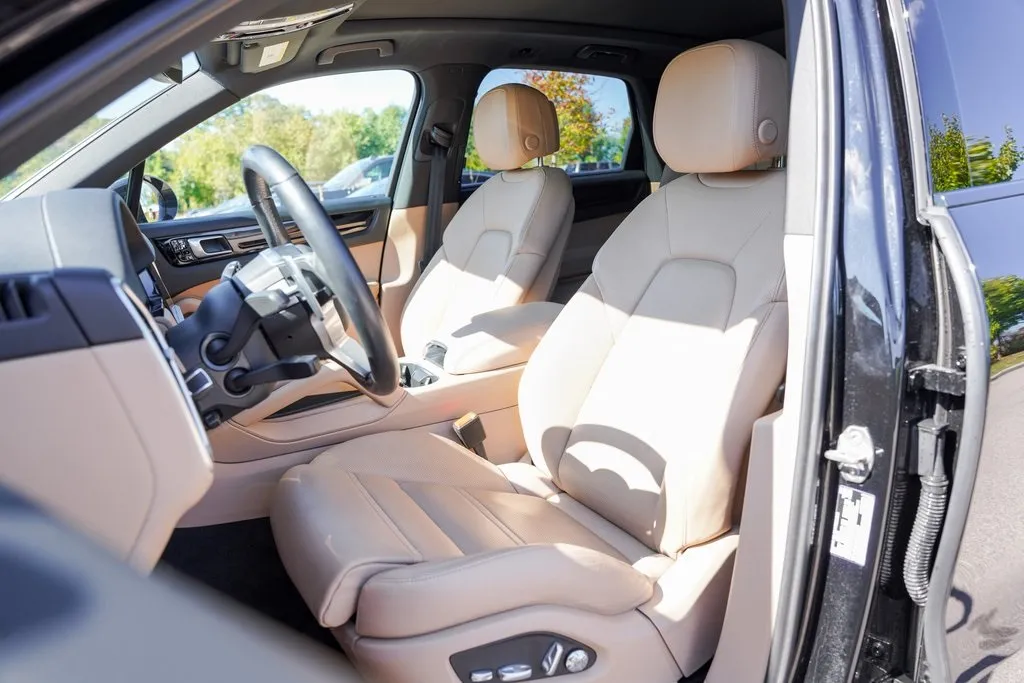 2021 Porsche Cayenne E-Hybrid Base photo 4