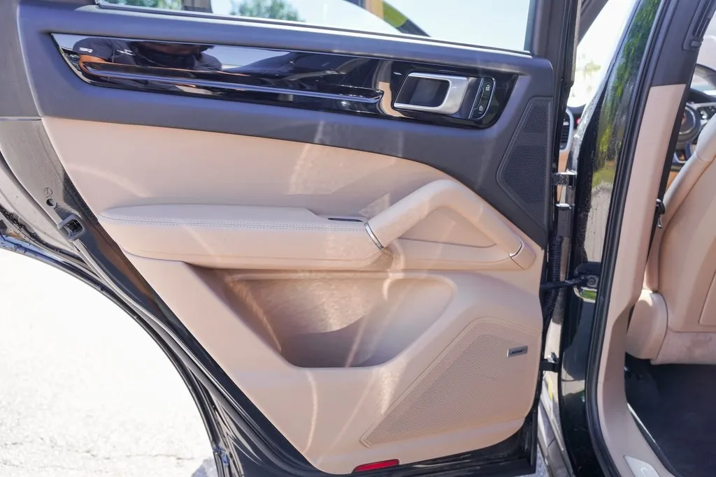 2021 Porsche Cayenne E-Hybrid Base photo 35