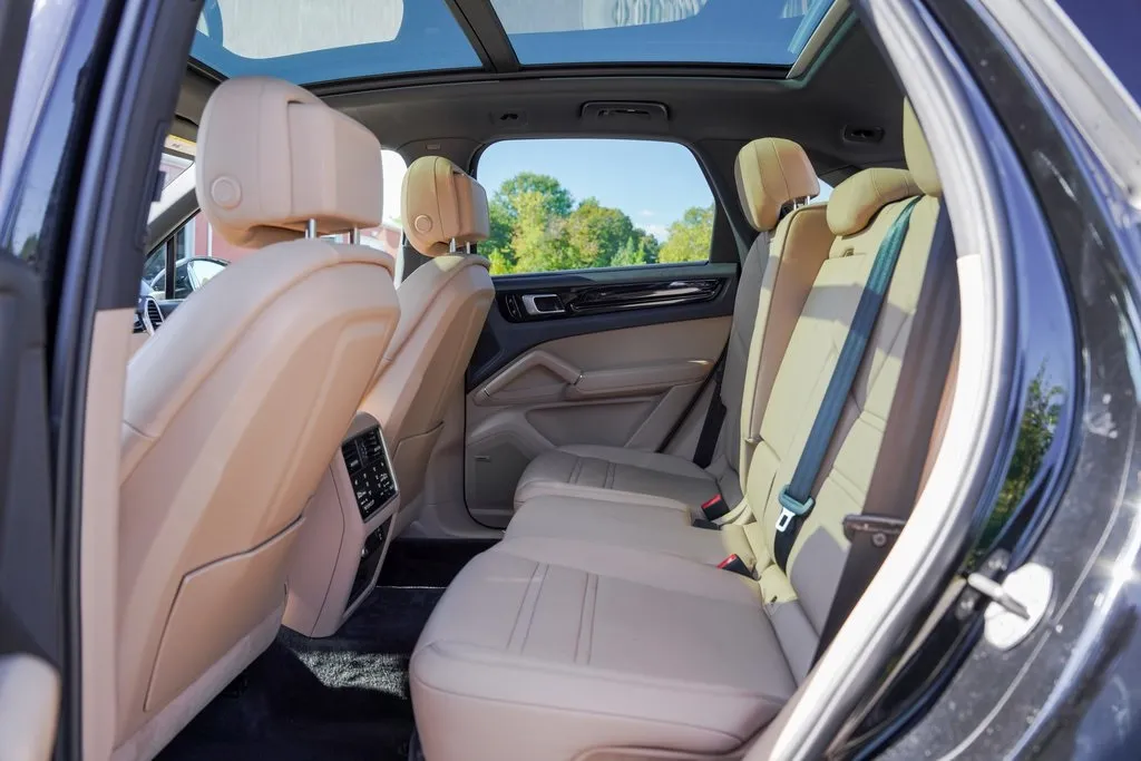 2021 Porsche Cayenne E-Hybrid Base photo 9
