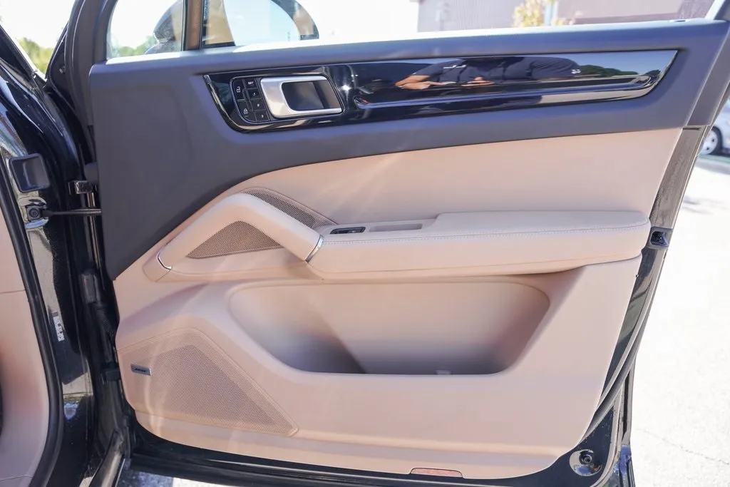 2021 Porsche Cayenne E-Hybrid Base photo 10