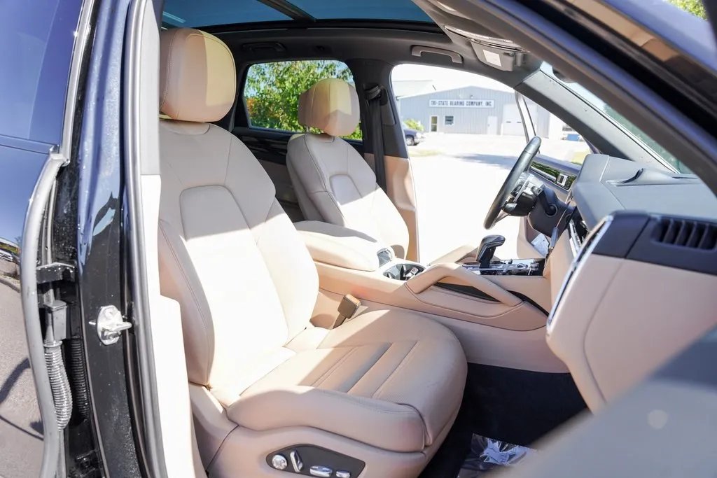 2021 Porsche Cayenne E-Hybrid Base photo 38