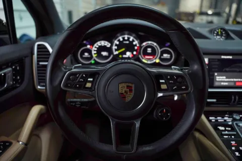 More photos of 2021 Porsche Cayenne E-Hybrid at Foreign Auto Connect, IN