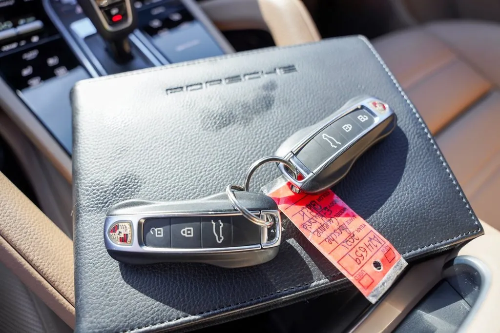 2021 Porsche Cayenne E-Hybrid Base photo 25