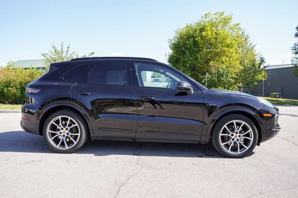 2021 Porsche Cayenne E-Hybrid Base photo 28