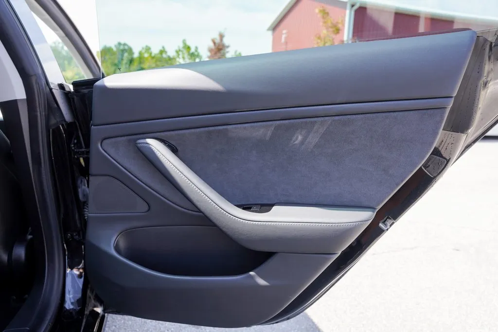2019 Tesla Model 3 Long Range photo 29