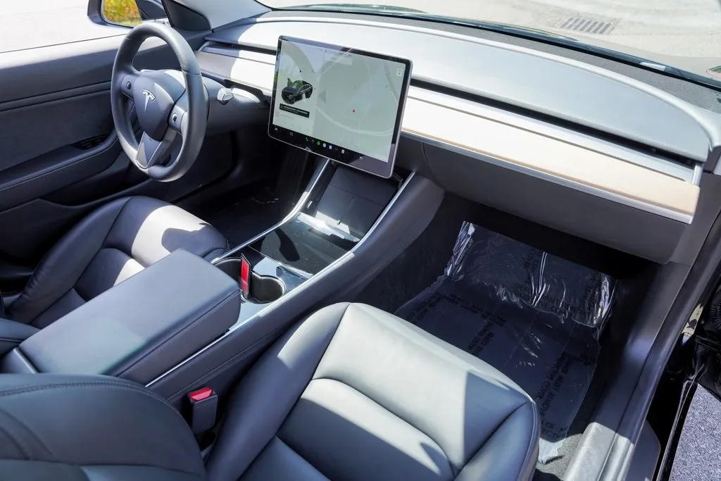 2019 Tesla Model 3 Long Range photo 30