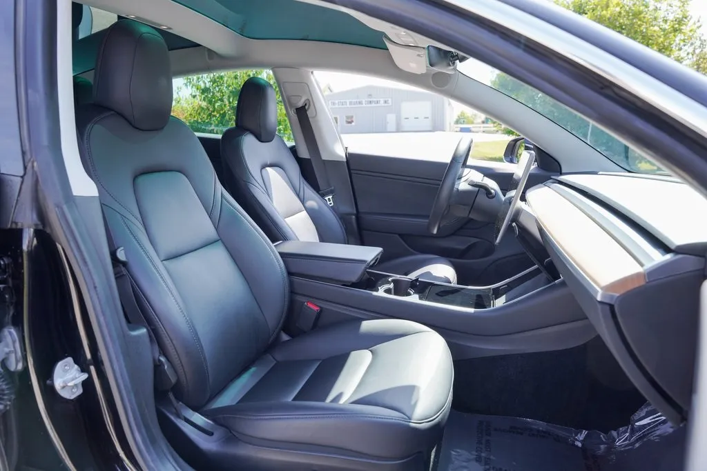 2019 Tesla Model 3 Long Range photo 11