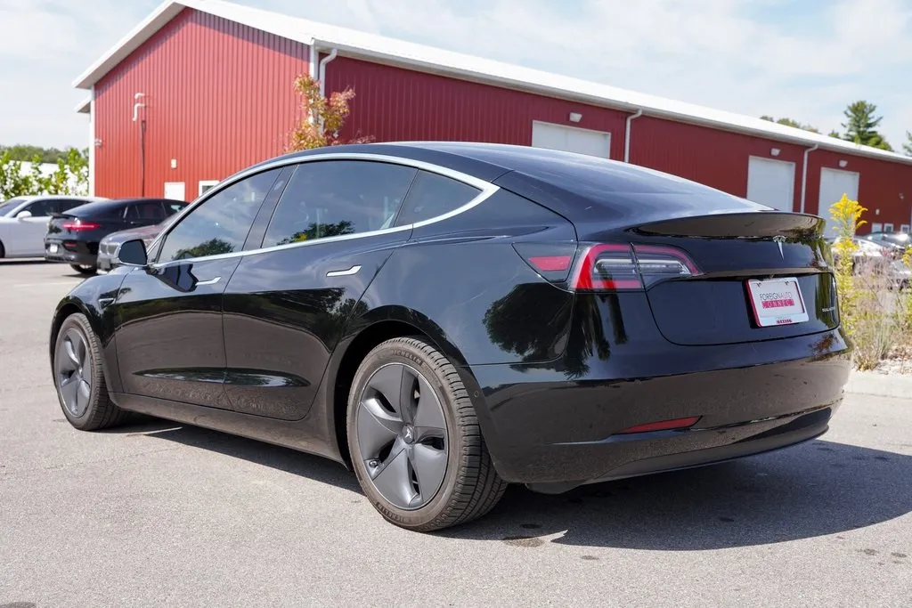 2019 Tesla Model 3 Long Range photo 23
