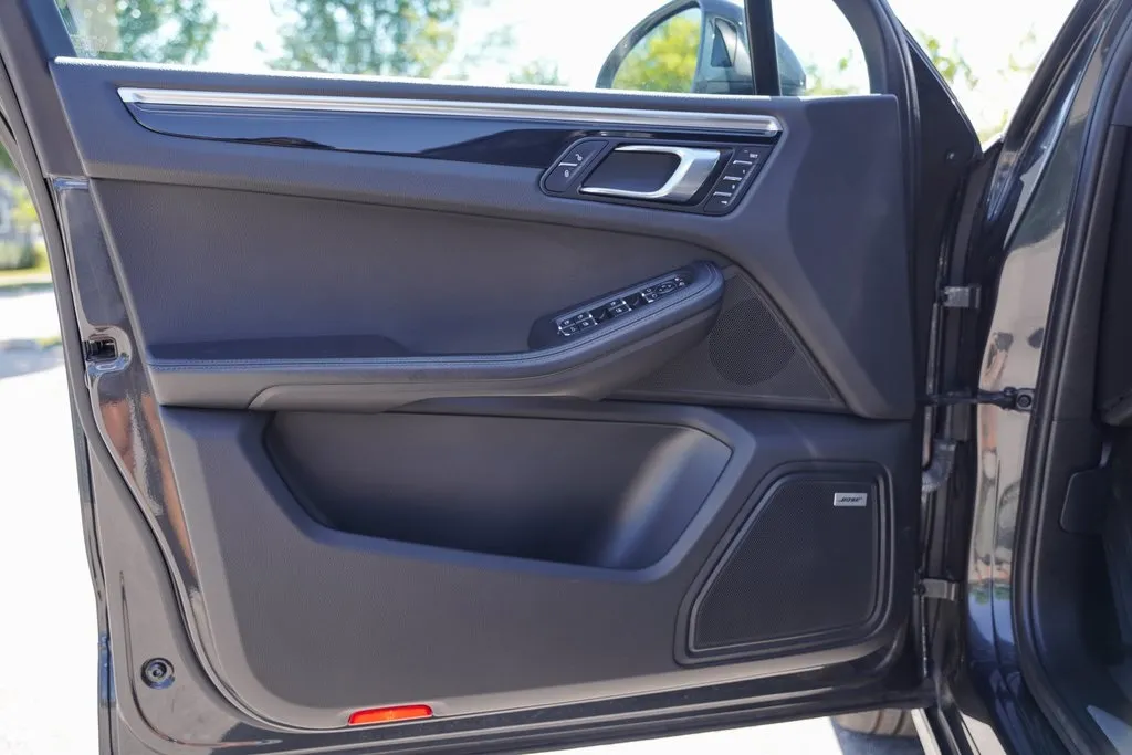 2018 Porsche Macan Turbo photo 12