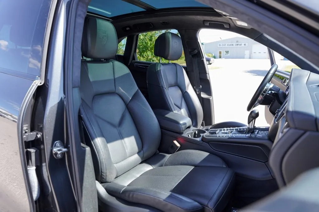 2018 Porsche Macan Turbo photo 7