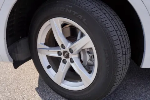 More photos of 2021 Audi Q5 45 Premium at Foreign Auto Connect, IN