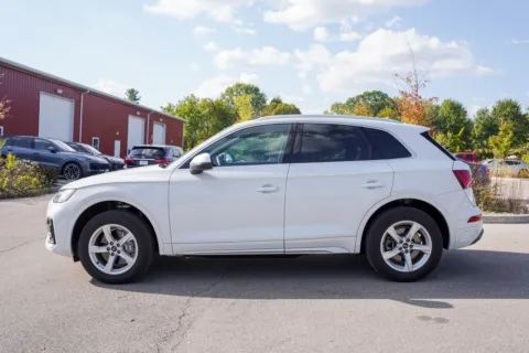 More photos of 2021 Audi Q5 45 Premium at Foreign Auto Connect, IN