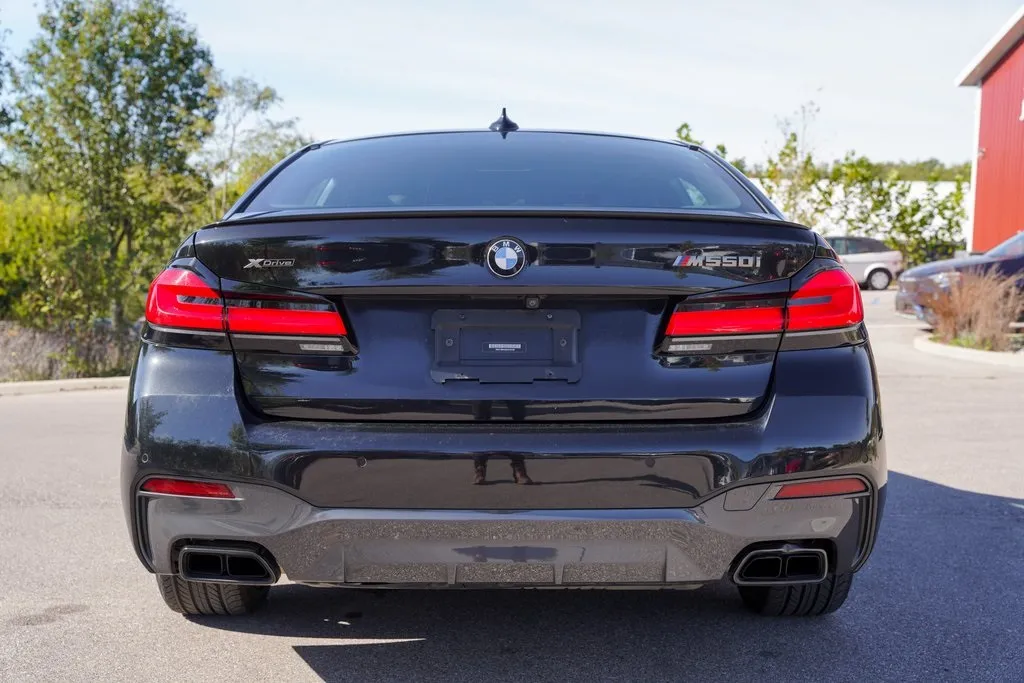 2021 Bmw M550i xDrive photo 2
