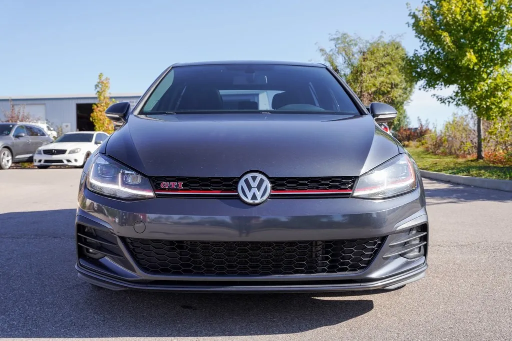 2020 Volkswagen Golf GTI SE photo 4