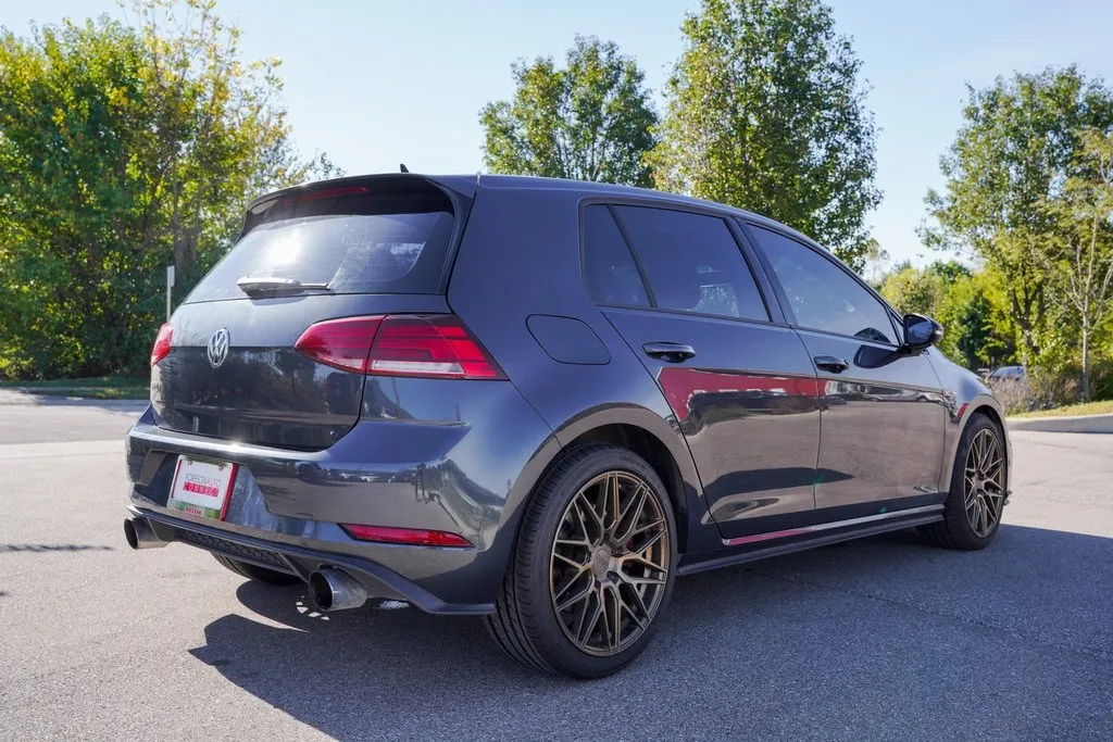 2020 Volkswagen Golf GTI SE photo 3