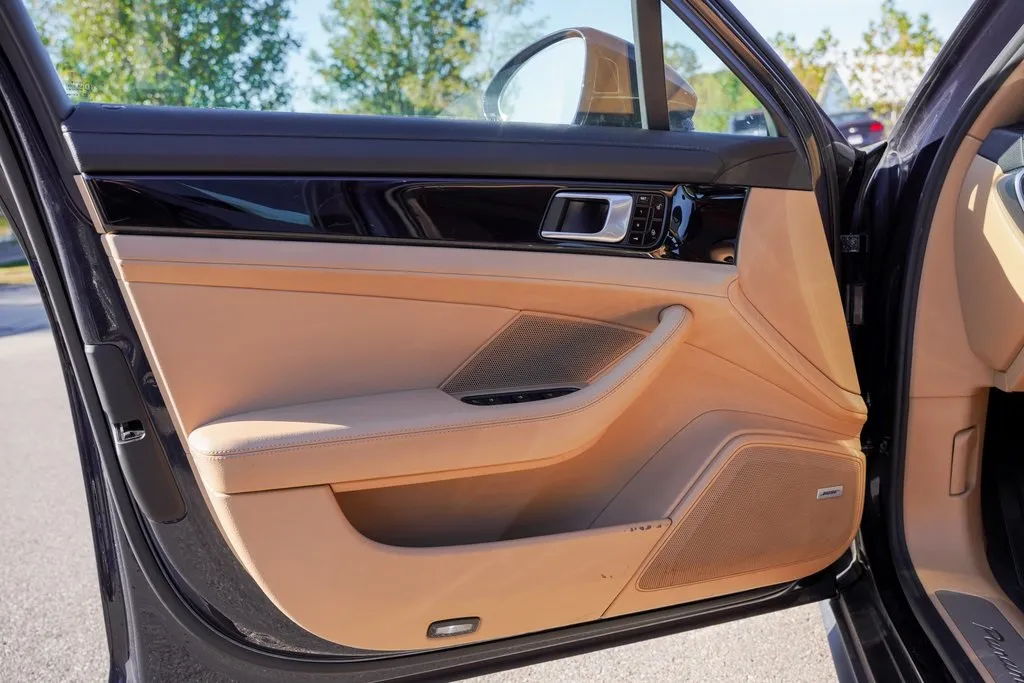 2018 Porsche Panamera 4 photo 4