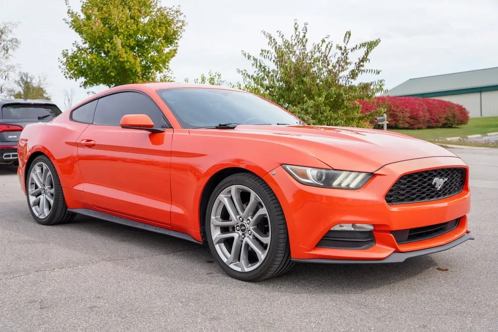 2016 Ford Mustang V6 photo 4