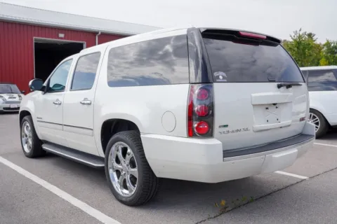 More photos of 2010 GMC Yukon XL Denali at Foreign Auto Connect, IN