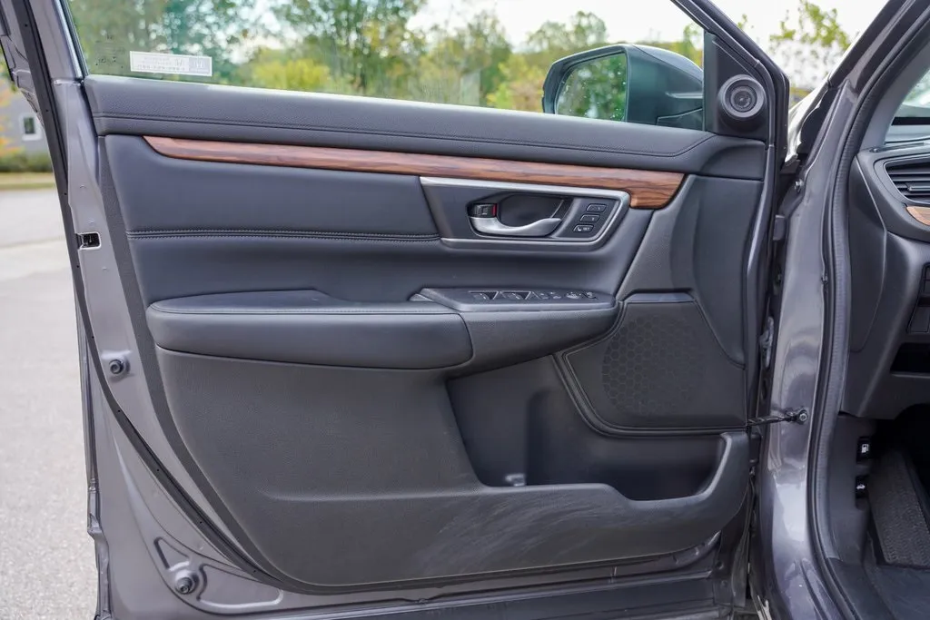2022 Honda CR-V Touring photo 3