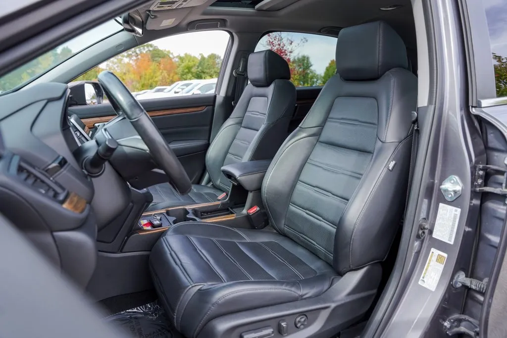 2022 Honda CR-V Touring photo 4