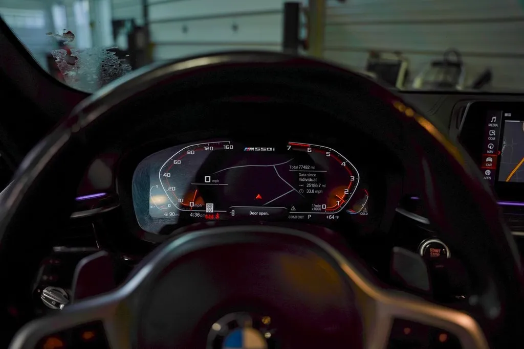 2020 Bmw M550i xDrive photo 2