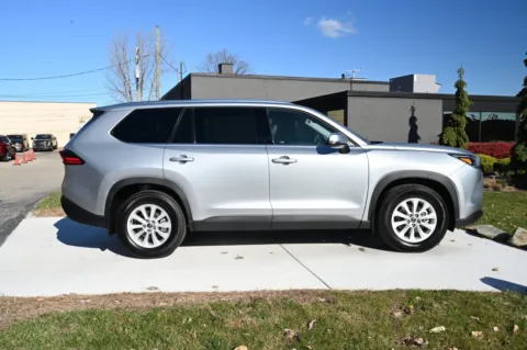 More photos of 2025 Toyota Grand Highlander Hybrid XLE at City of Cars, MI