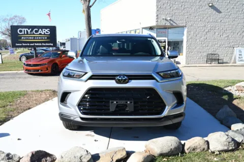 Photos of 2025 Toyota Grand Highlander Hybrid XLE for sale in Troy, MI at City of Cars