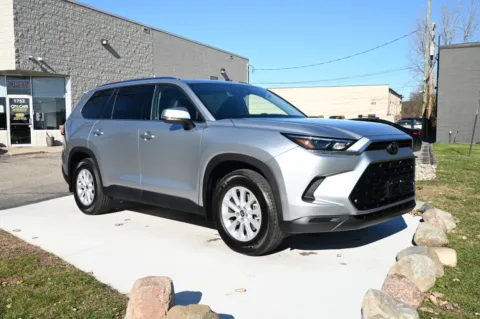 Another view of 2025 Toyota Grand Highlander Hybrid XLE for sale in Troy, MI at City of Cars