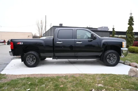 More photos of 2009 Chevrolet Silverado 2500HD Work Truck at City of Cars, MI