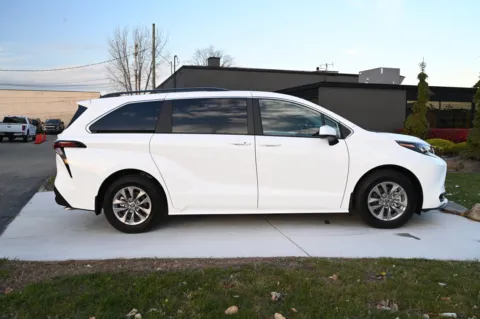 More photos of 2025 Toyota Sienna LE 8-Passenger at City of Cars, MI