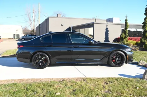 More photos of 2022 BMW M550i xDrive at City of Cars, MI