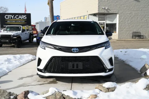 Photos of 2025 Toyota Sienna XSE 7-Passenger for sale in Troy, MI at City of Cars